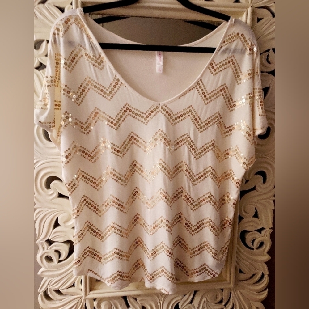 𝅺XHILARATION Brand Women's Shirt Sleeve Sequin Cream Color Top Size Small.